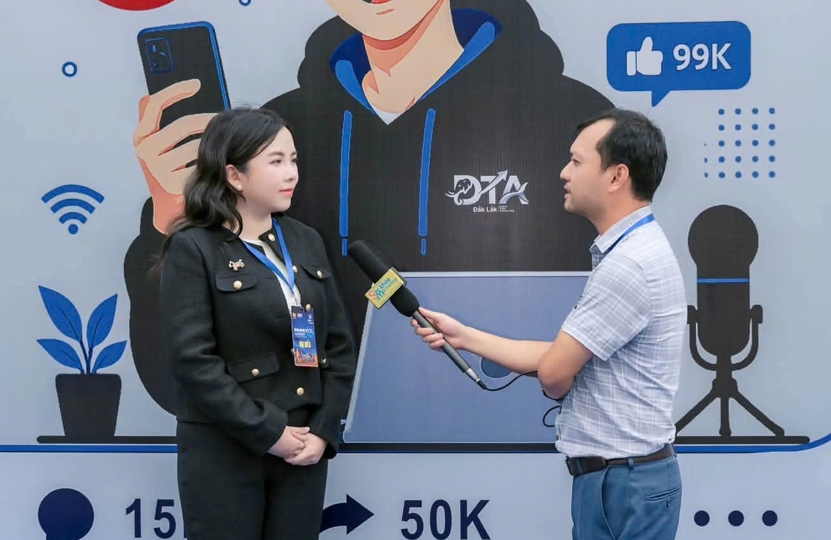 Chị Lê Nhị Hương Sen, quản trị viên fanpage Hóng Biến 47, bày tỏ sự đồng hành cùng Câu lạc bộ Niềm tin số tỉnh Đắk Lắk trong việc lan tỏa thông tin chính thống, góp phần xây dựng môi trường số an toàn, văn minh. Chị Lê Nhị Hương Sen, quản trị viên fanpage Hóng Biến 47, bày tỏ sự đồng hành cùng Câu lạc bộ Niềm tin số tỉnh Đắk Lắk trong việc lan tỏa thông tin chính thống, góp phần xây dựng môi trường số an toàn, văn minh.