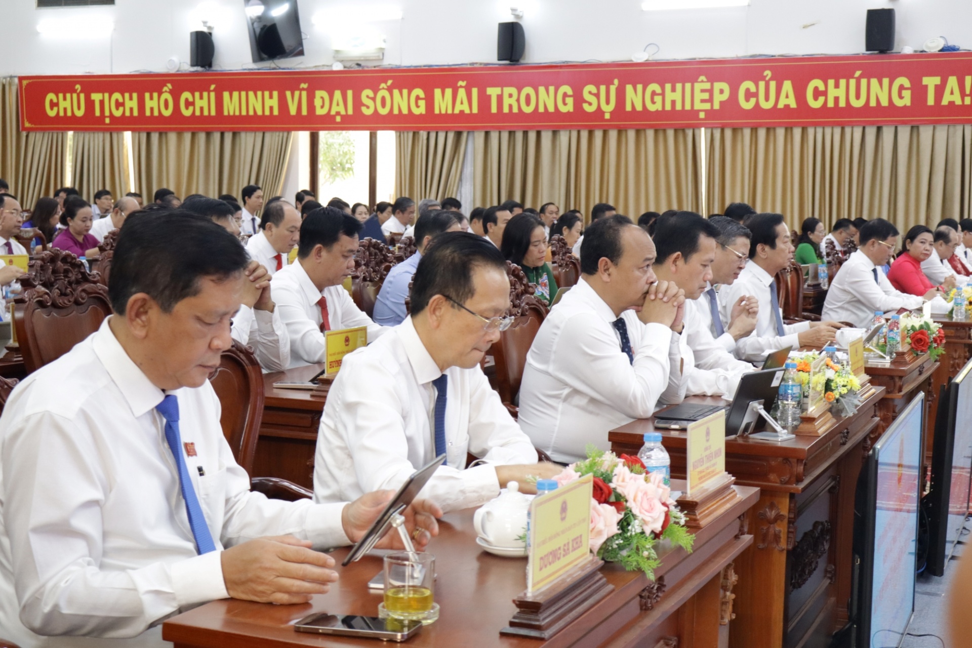 Cần Thơ: Ban hành nhiều nghị quyết tháo gỡ khó khăn, khơi thông nguồn lực phát triển kinh tế, xã hội Cần Thơ: Ban hành nhiều nghị quyết tháo gỡ khó khăn, khơi thông nguồn lực phát triển kinh tế, xã hội