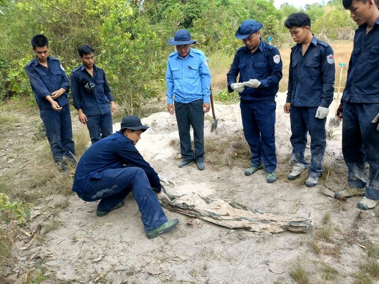 Đội K90 Quân khu 9 quy tập hài cốt liệt sĩ. Đội K90 Quân khu 9 quy tập hài cốt liệt sĩ.