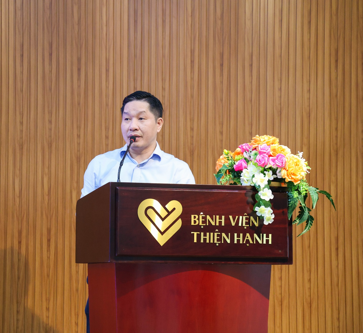 BSCKII Bùi Khắc Vũ trình bày chuyên đề về ứng dụng thuốc tương phản từ trong chẩn đoán MRI. BSCKII Bùi Khắc Vũ trình bày chuyên đề về ứng dụng thuốc tương phản từ trong chẩn đoán MRI.