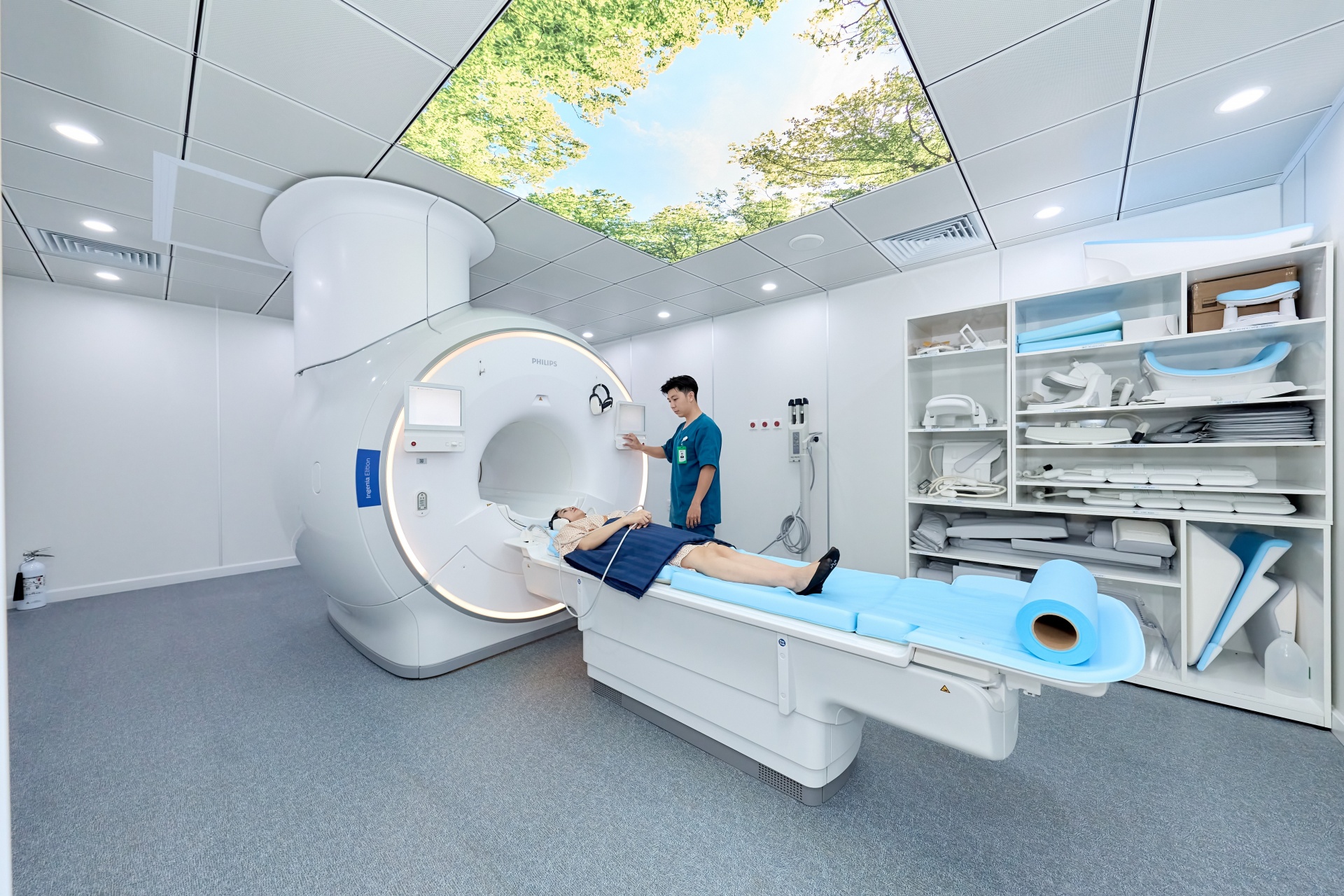 Phú Quốc từng bước đầu tư năng lực điều trị chuyên sâu ngay trên đảo với thiết bị hiện đại, vốn chỉ có ở bệnh viện tuyến cuối