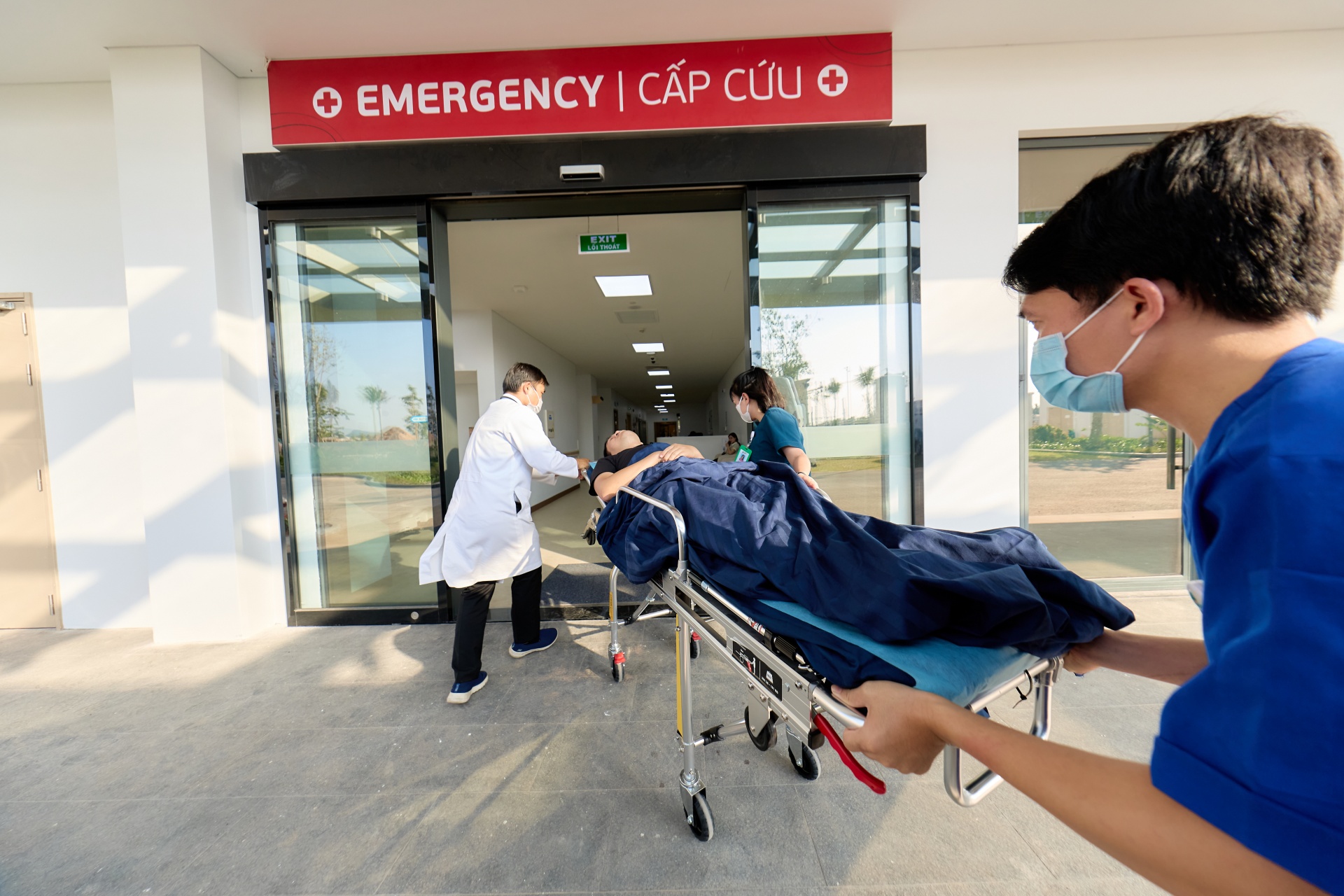 Thay vì chỉ sơ cứu rồi chuyển tuyến như trước, y tế trên đảo đã có thêm khả năng tiếp nhận, chẩn đoán và xử trí nhiều bệnh lý tại chỗ. (Ảnh minh hoạ).