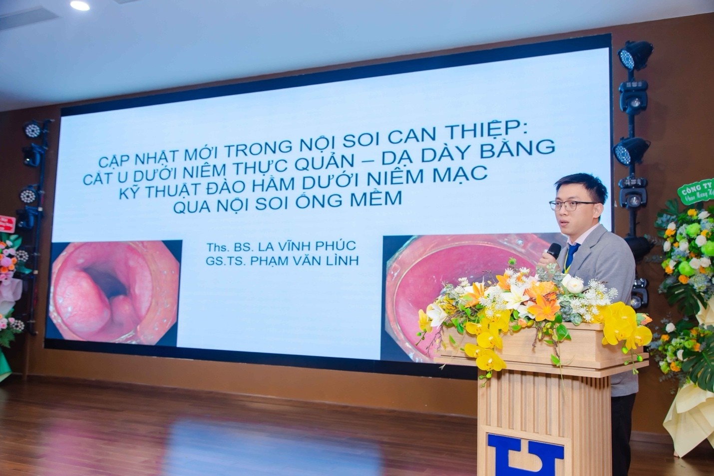 ThS.BS La Vĩnh Phúc, Trường Đại học Y Dược Cần Thơ, trình bày kỹ thuật đào hầm dưới niêm mạc qua nội soi ống mềm để cắt u dưới niêm mạc thực quản, dạ dày - Ảnh: VGP ThS.BS La Vĩnh Phúc, Trường Đại học Y Dược Cần Thơ, trình bày kỹ thuật đào hầm dưới niêm mạc qua nội soi ống mềm để cắt u dưới niêm mạc thực quản, dạ dày - Ảnh: VGP