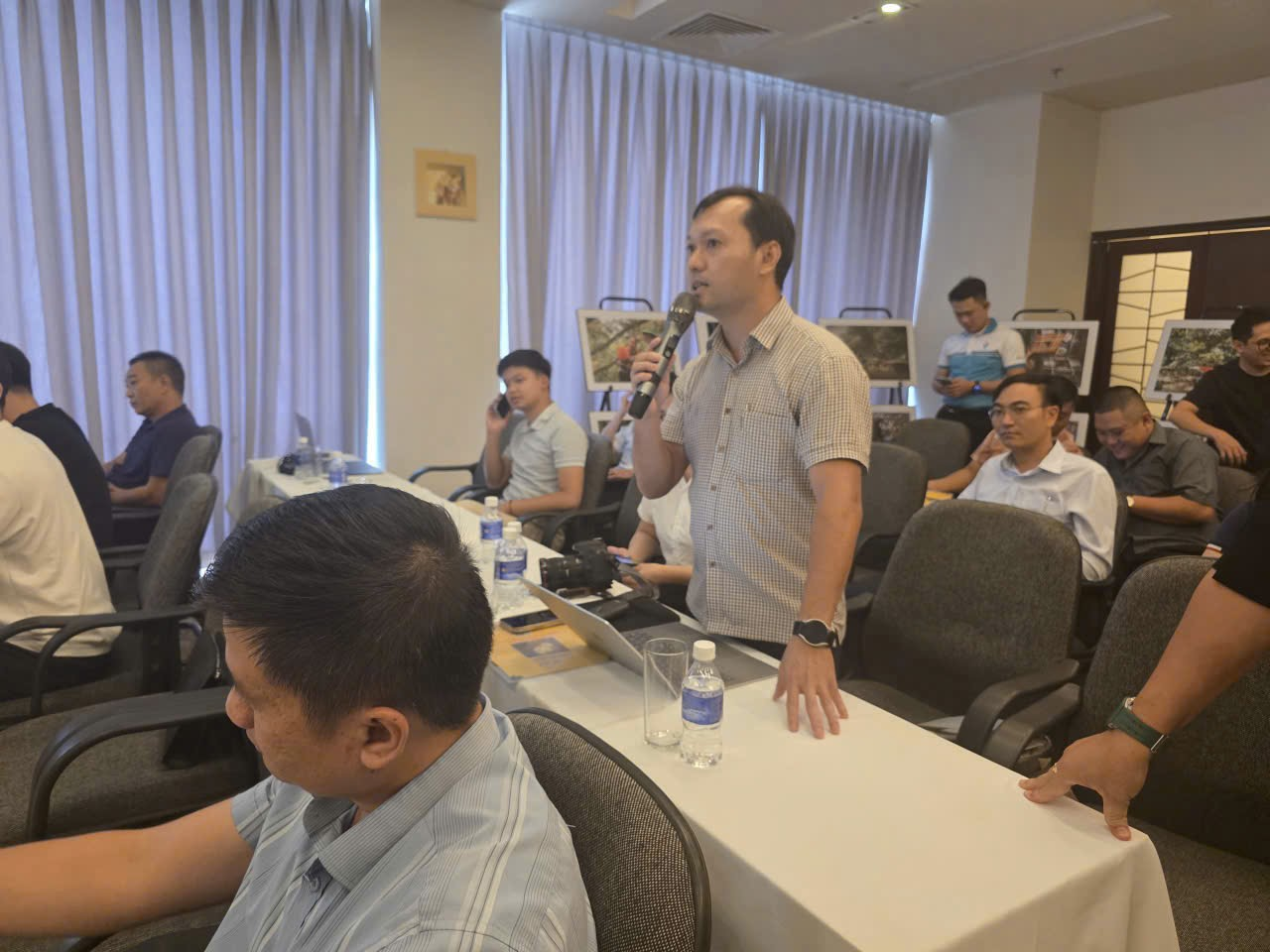 Phóng viên Tạp chí Sức khỏe và Môi trường đặt câu hỏi về định hướng nâng tầm Lễ hội Sầu riêng Đắk Lắk từ quy mô cấp tỉnh lên cấp quốc gia và quốc tế.