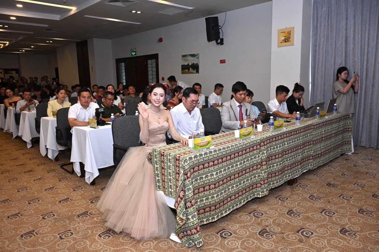  Đông đảo đại biểu, doanh nghiệp và cơ quan báo chí tham dự họp báo Lễ hội Sầu riêng Đắk Lắk 2026.