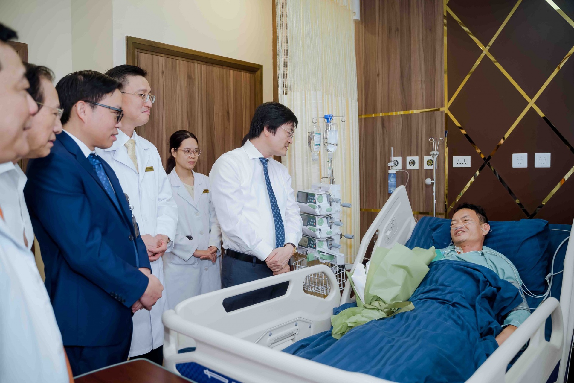 Cuộc phẫu thuật hai chiều của robot
