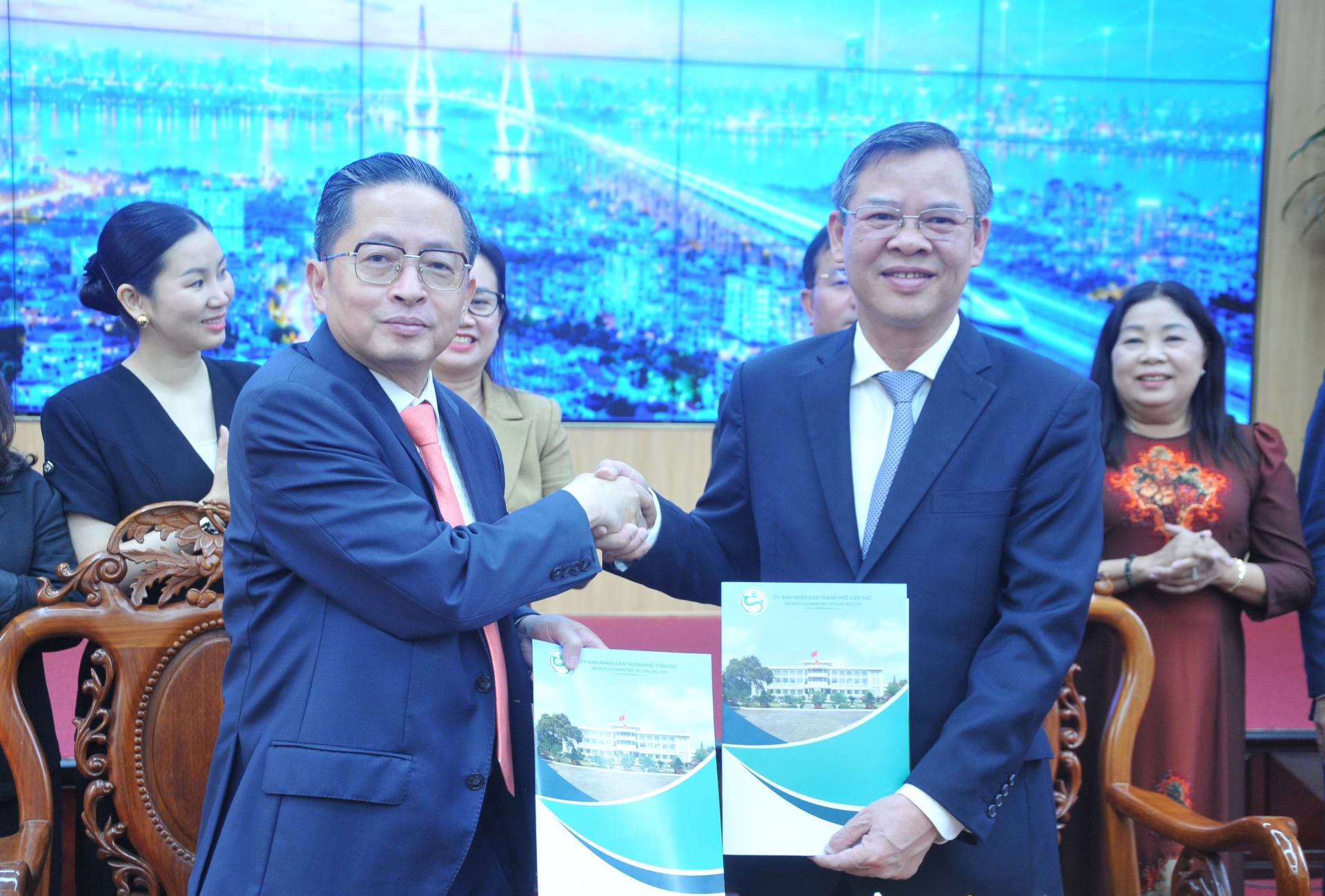 Cần Thơ hợp tác với Tập đoàn CT Group 7 lĩnh vực về khoa học công nghệ, chuyển đổi số và đường sắt