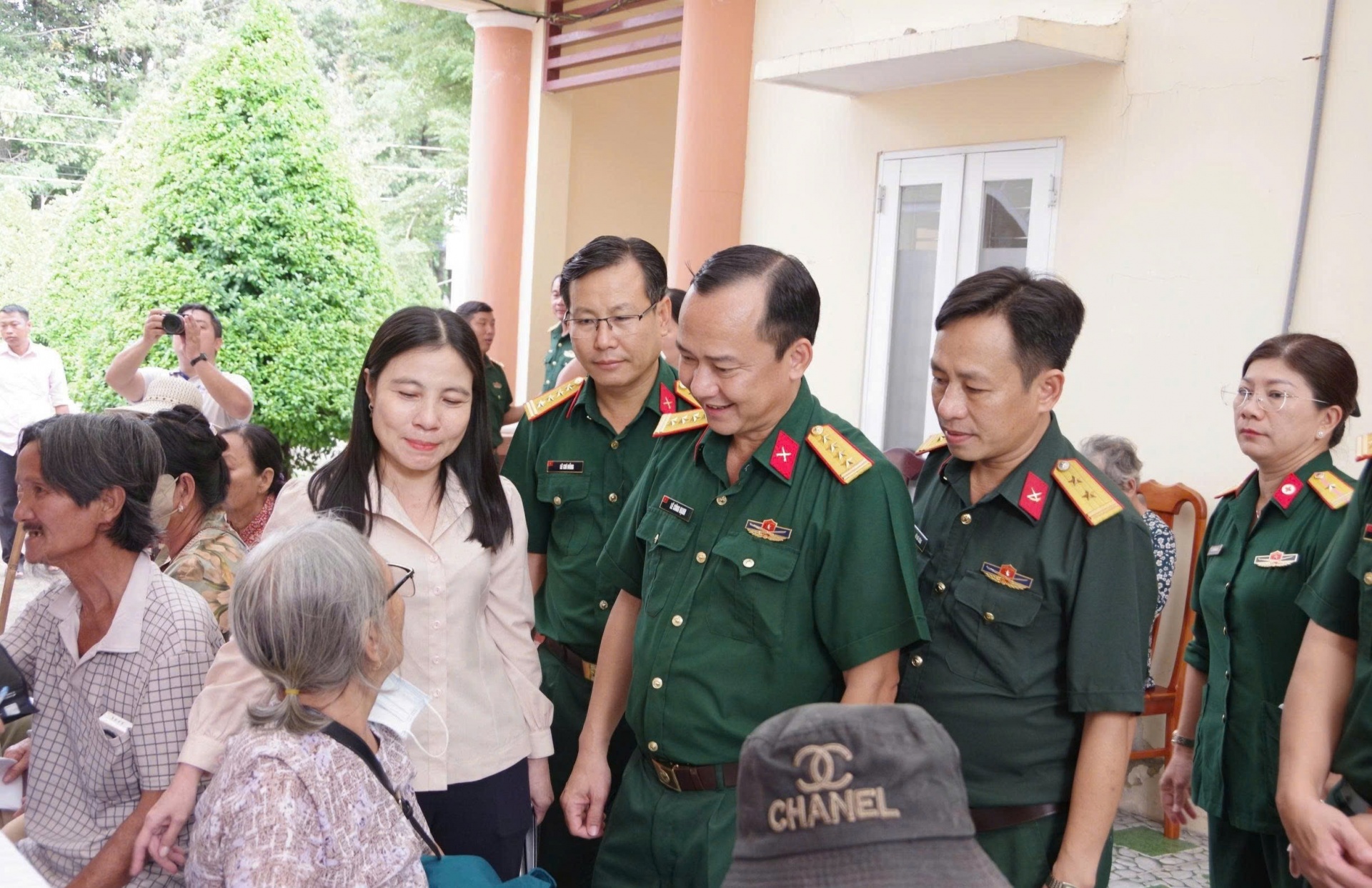 Bệnh viện Quân y 121 khám bệnh, cấp thuốc miễn phí cho hơn 400 người dân An Giang Bệnh viện Quân y 121 khám bệnh, cấp thuốc miễn phí cho hơn 400 người dân An Giang