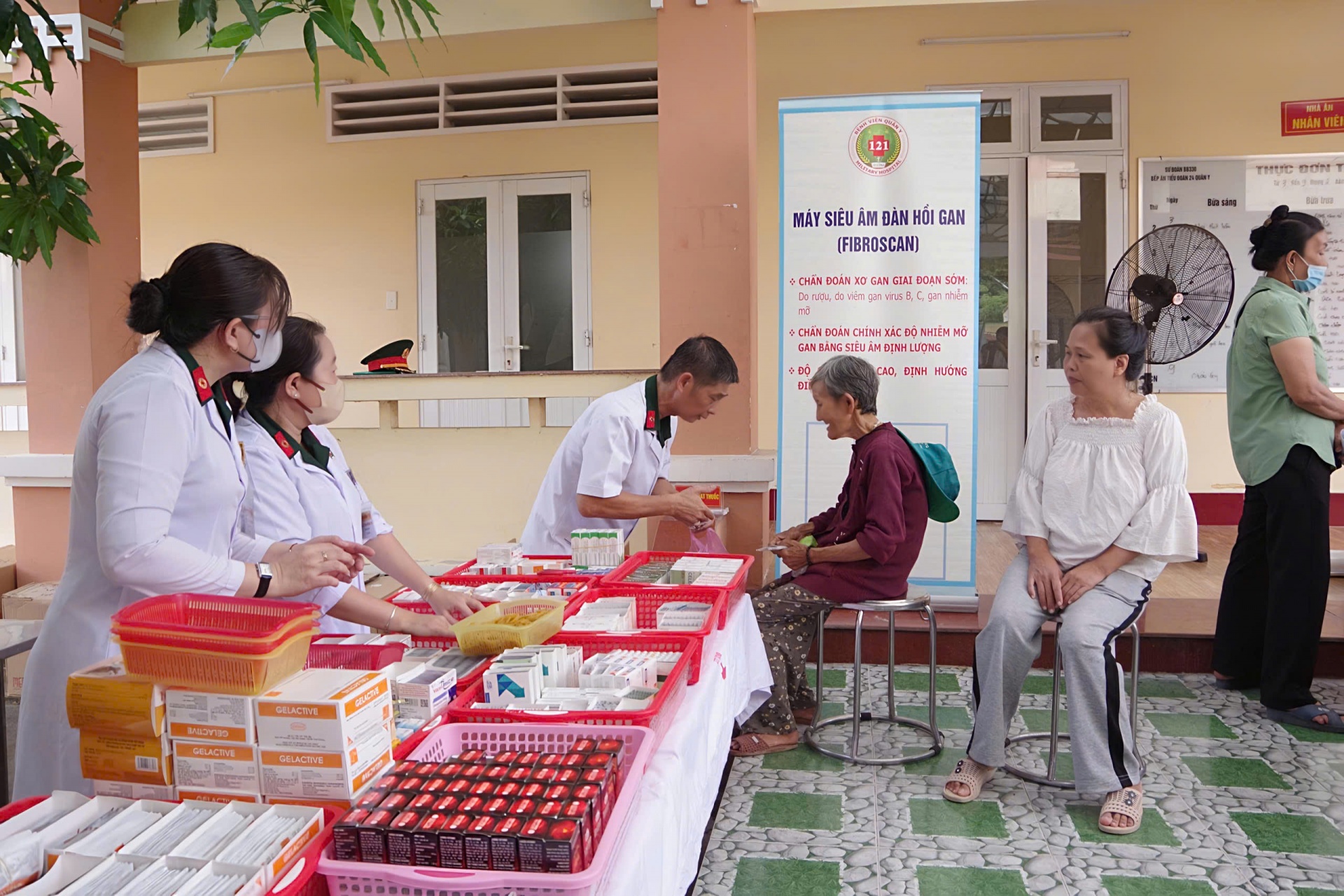 Bệnh viện Quân y 121 khám bệnh, cấp thuốc miễn phí cho hơn 400 người dân An Giang Bệnh viện Quân y 121 khám bệnh, cấp thuốc miễn phí cho hơn 400 người dân An Giang