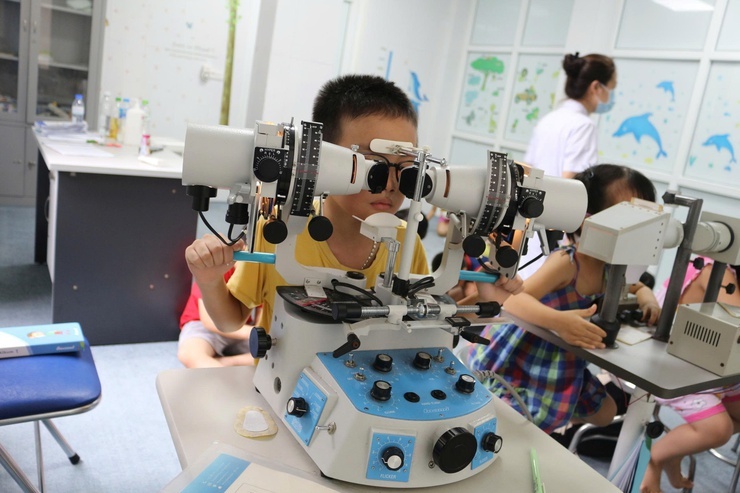 Tật khúc xạ ở trẻ đang gia tăng đáng lo ngại