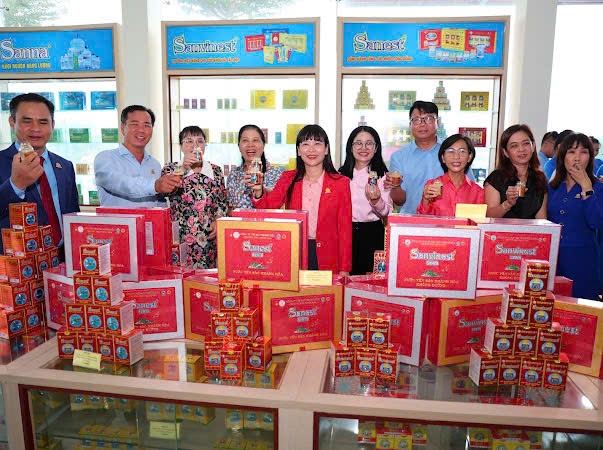 Công ty Yến sào Khánh Hòa: Khai trương Cửa hàng xăng dầu, Cửa hàng giới thiệu sản phẩm và ra mắt sản phẩm mới Sanest/Sanvinest SVN79 Công ty Yến sào Khánh Hòa: Khai trương Cửa hàng xăng dầu, Cửa hàng giới thiệu sản phẩm và ra mắt sản phẩm mới Sanest/Sanvinest SVN79
