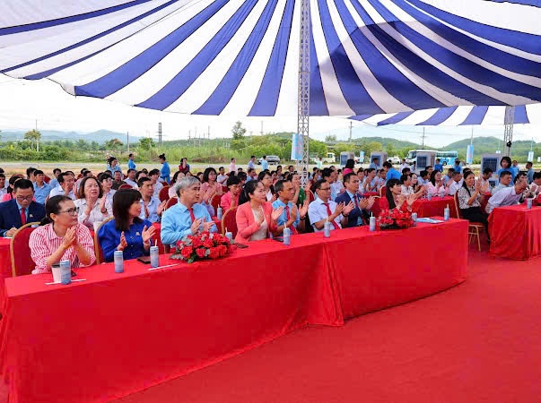 Công ty Yến sào Khánh Hòa: Khai trương Cửa hàng xăng dầu, Cửa hàng giới thiệu sản phẩm và ra mắt sản phẩm mới Sanest/Sanvinest SVN79 Công ty Yến sào Khánh Hòa: Khai trương Cửa hàng xăng dầu, Cửa hàng giới thiệu sản phẩm và ra mắt sản phẩm mới Sanest/Sanvinest SVN79