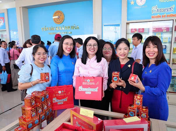 Công ty Yến sào Khánh Hòa: Khai trương Cửa hàng xăng dầu, Cửa hàng giới thiệu sản phẩm và ra mắt sản phẩm mới Sanest/Sanvinest SVN79 Công ty Yến sào Khánh Hòa: Khai trương Cửa hàng xăng dầu, Cửa hàng giới thiệu sản phẩm và ra mắt sản phẩm mới Sanest/Sanvinest SVN79