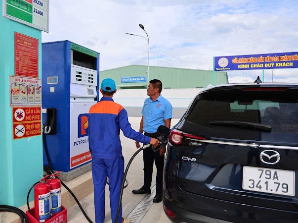 Công ty Yến sào Khánh Hòa: Khai trương Cửa hàng xăng dầu, Cửa hàng giới thiệu sản phẩm và ra mắt sản phẩm mới Sanest/Sanvinest SVN79 Công ty Yến sào Khánh Hòa: Khai trương Cửa hàng xăng dầu, Cửa hàng giới thiệu sản phẩm và ra mắt sản phẩm mới Sanest/Sanvinest SVN79