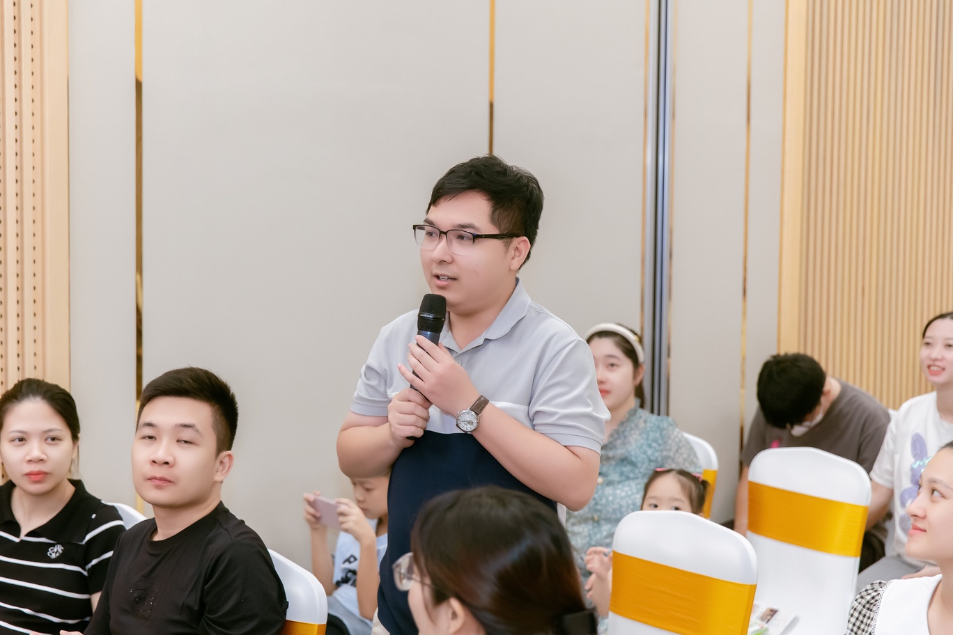 Chương trình đề cao sự tham gia của người chồng và các thành viên trong gia đình trong chia sẻ trách nhiệm, kiến thức chăm sóc trẻ Chương trình đề cao sự tham gia của người chồng và các thành viên trong gia đình trong chia sẻ trách nhiệm, kiến thức chăm sóc trẻ