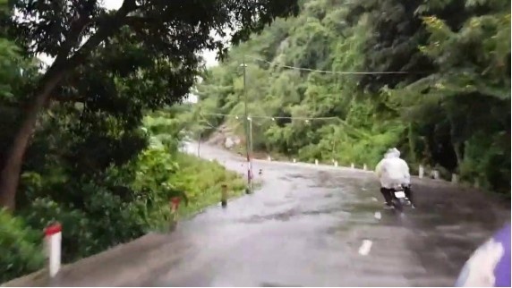 Tay lái “lụa” trên cung đường trơn. Tay lái “lụa” trên cung đường trơn.