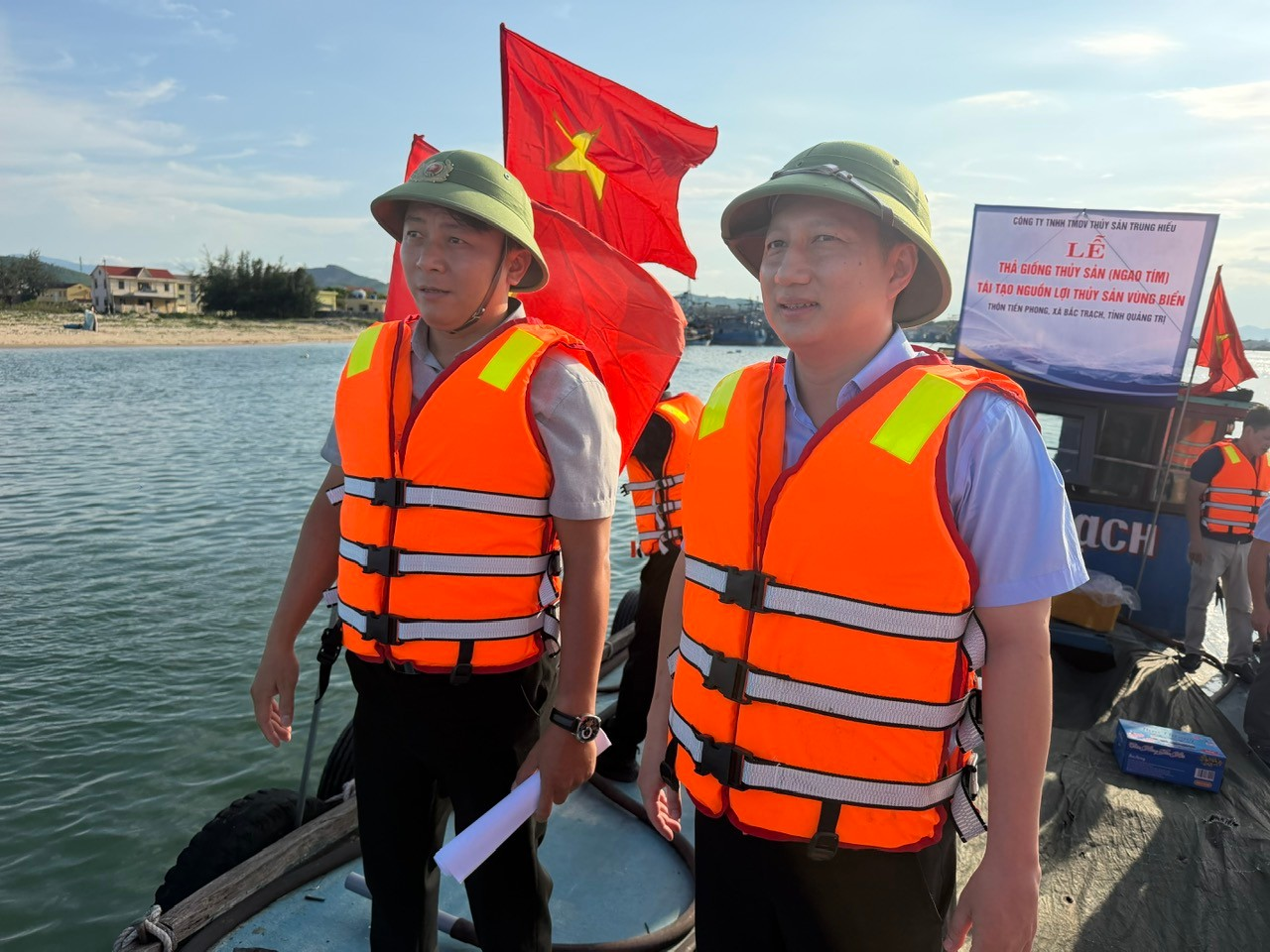 Quảng Trị: Thả ngao tím phục hồi hệ sinh thái và đa dạng sinh học biển