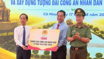 Xây dựng Tượng đài Công an Nhân dân vì bình yên cuộc sống tại Cà Mau