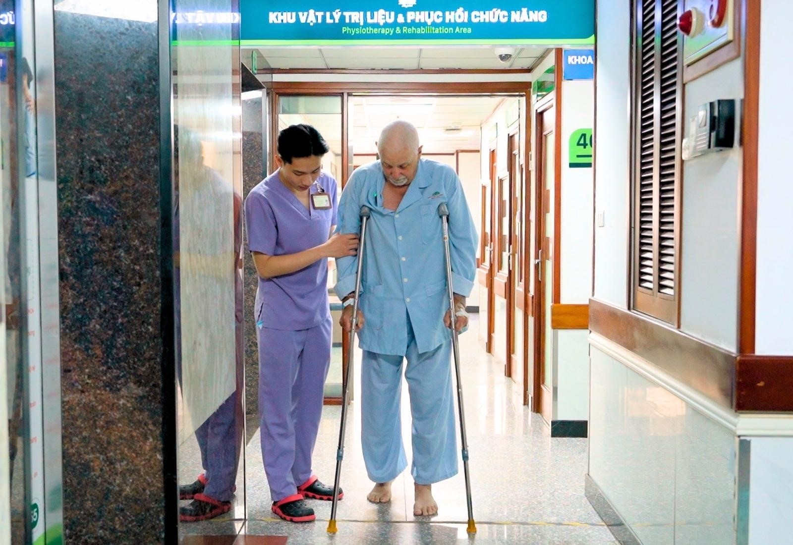 Phẫu thuật xương khớp: Đích đến không chỉ “chữa lành” tổn thương mà còn “xóa bỏ” cơn đau Phẫu thuật xương khớp: Đích đến không chỉ “chữa lành” tổn thương mà còn “xóa bỏ” cơn đau
