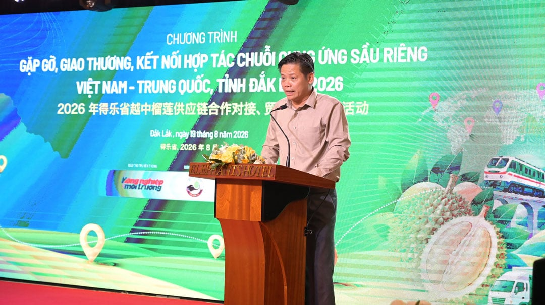 Ông Lê Anh Trung – Chủ tịch Hiệp hội Sầu riêng Đắk Lắk phát biểu, chia sẻ định hướng tăng cường liên kết, mở rộng hợp tác và xây dựng chuỗi giá trị sầu riêng an toàn, minh bạch, bền vững tại chương trình. Ông Lê Anh Trung – Chủ tịch Hiệp hội Sầu riêng Đắk Lắk phát biểu, chia sẻ định hướng tăng cường liên kết, mở rộng hợp tác và xây dựng chuỗi giá trị sầu riêng an toàn, minh bạch, bền vững tại chương trình.