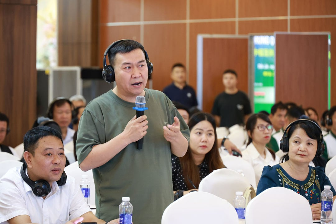 Ông Thạch Minh Huy – Chủ tịch Tập đoàn Giống cây trồng Trung Nông Thịnh Nguyên chia sẻ tại chương trình về hợp tác, phát triển giống cây trồng và đồng hành cùng nông dân. Ông Thạch Minh Huy – Chủ tịch Tập đoàn Giống cây trồng Trung Nông Thịnh Nguyên chia sẻ tại chương trình về hợp tác, phát triển giống cây trồng và đồng hành cùng nông dân.