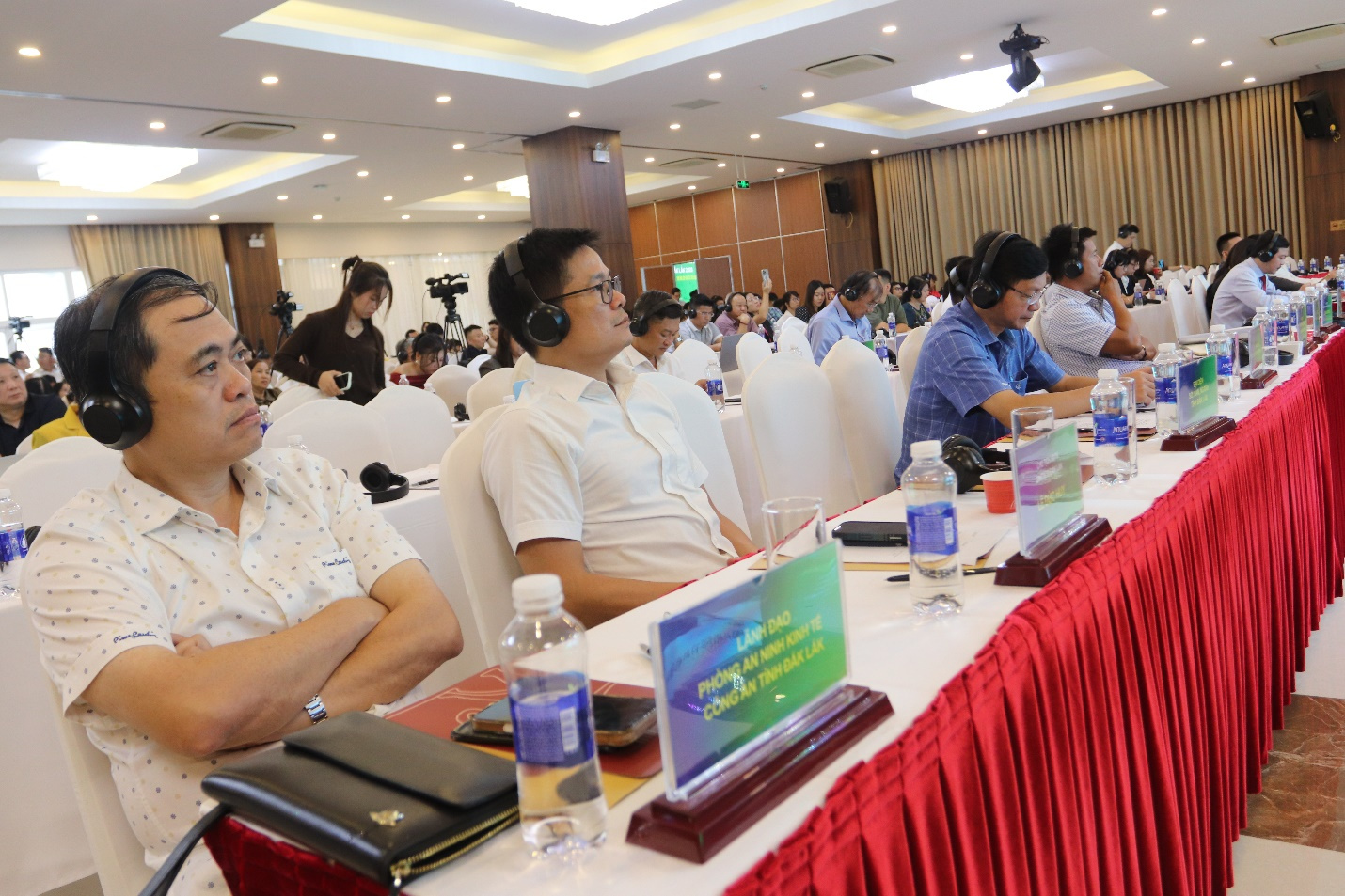 Đại diện các cơ quan quản lý, doanh nghiệp và đối tác Việt Nam – Trung Quốc tham dự chương trình. Đại diện các cơ quan quản lý, doanh nghiệp và đối tác Việt Nam – Trung Quốc tham dự chương trình.