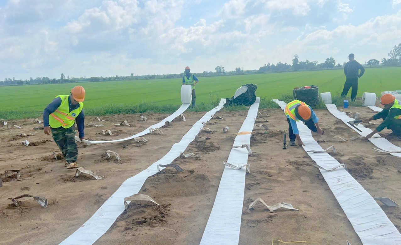 Bảo đảm nguồn vật liệu, tăng tốc thi công cao tốc Châu Đốc - Cần Thơ - Sóc Trăng Bảo đảm nguồn vật liệu, tăng tốc thi công cao tốc Châu Đốc - Cần Thơ - Sóc Trăng