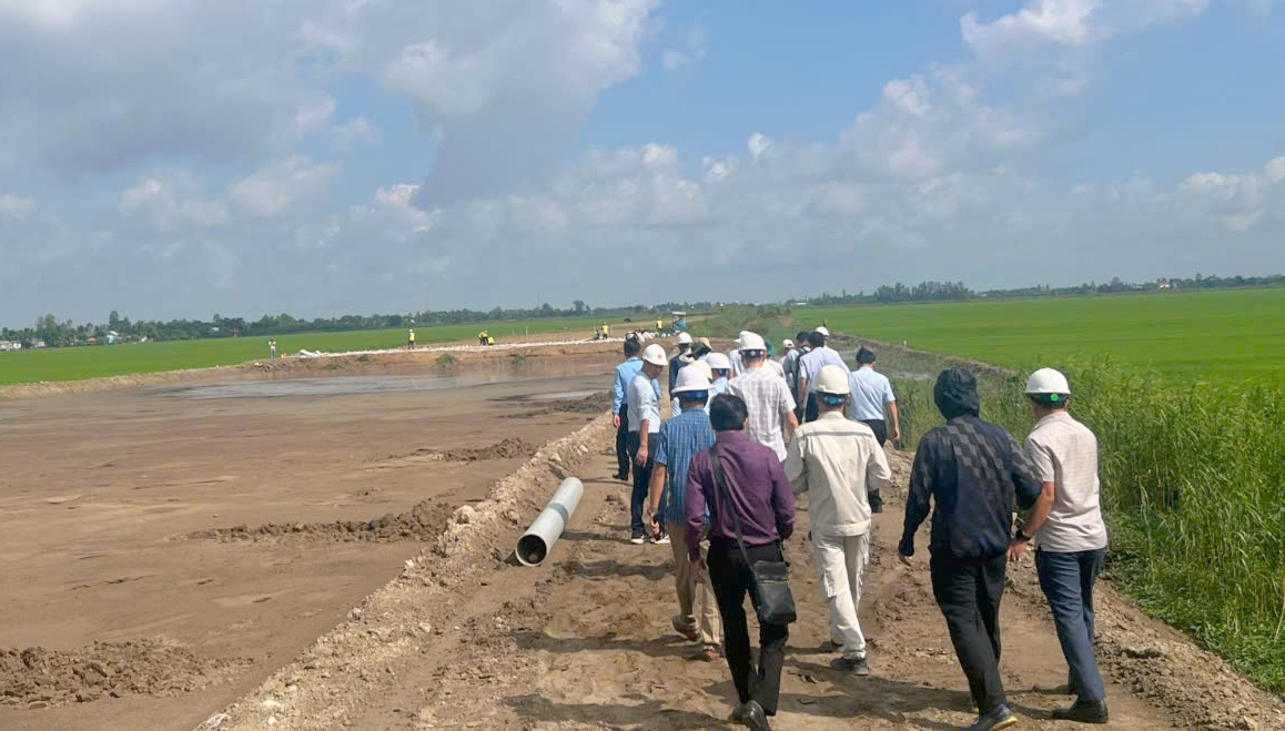 Bảo đảm nguồn vật liệu, tăng tốc thi công cao tốc Châu Đốc - Cần Thơ - Sóc Trăng Bảo đảm nguồn vật liệu, tăng tốc thi công cao tốc Châu Đốc - Cần Thơ - Sóc Trăng