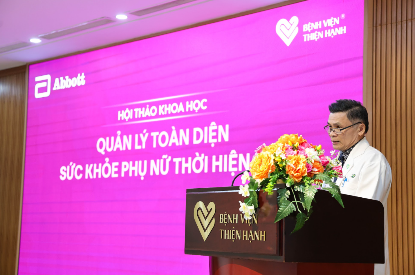 BSCKII Nguyễn Quang Hùng, Trưởng khoa Phụ sản, Bệnh viện Thiện Hạnh, phát biểu, chia sẻ những định hướng trong chăm sóc sức khỏe phụ nữ tại hội thảo. BSCKII Nguyễn Quang Hùng, Trưởng khoa Phụ sản, Bệnh viện Thiện Hạnh, phát biểu, chia sẻ những định hướng trong chăm sóc sức khỏe phụ nữ tại hội thảo.