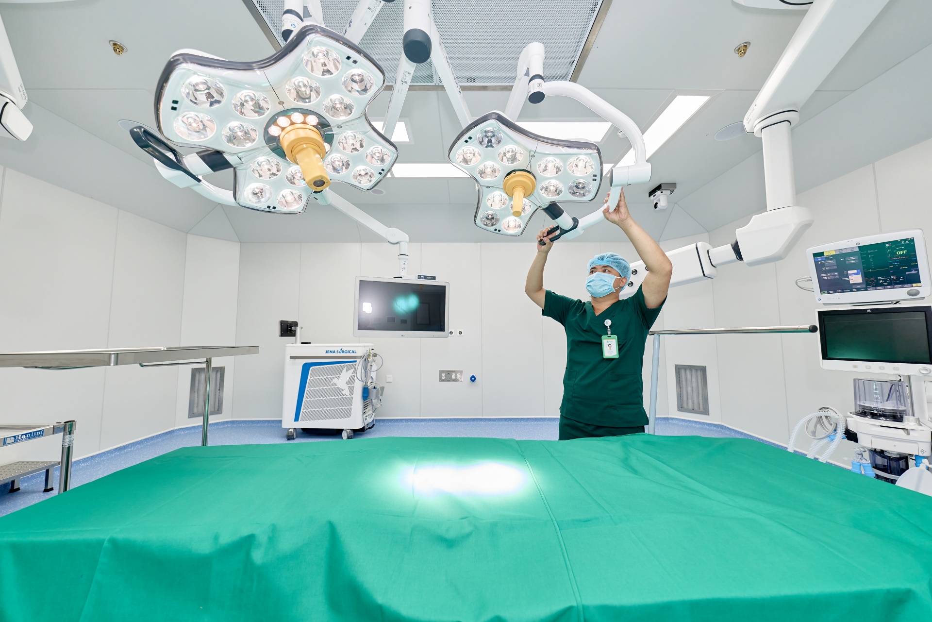 Bệnh viện Mặt trời Phú Quốc được trang bị nhiều thiết bị hiện đại đủ sức sàng lọc đúng ca bệnh, bảo đảm phòng mổ và trang thiết bị chuyên khoa… Bệnh viện Mặt trời Phú Quốc được trang bị nhiều thiết bị hiện đại đủ sức sàng lọc đúng ca bệnh, bảo đảm phòng mổ và trang thiết bị chuyên khoa…