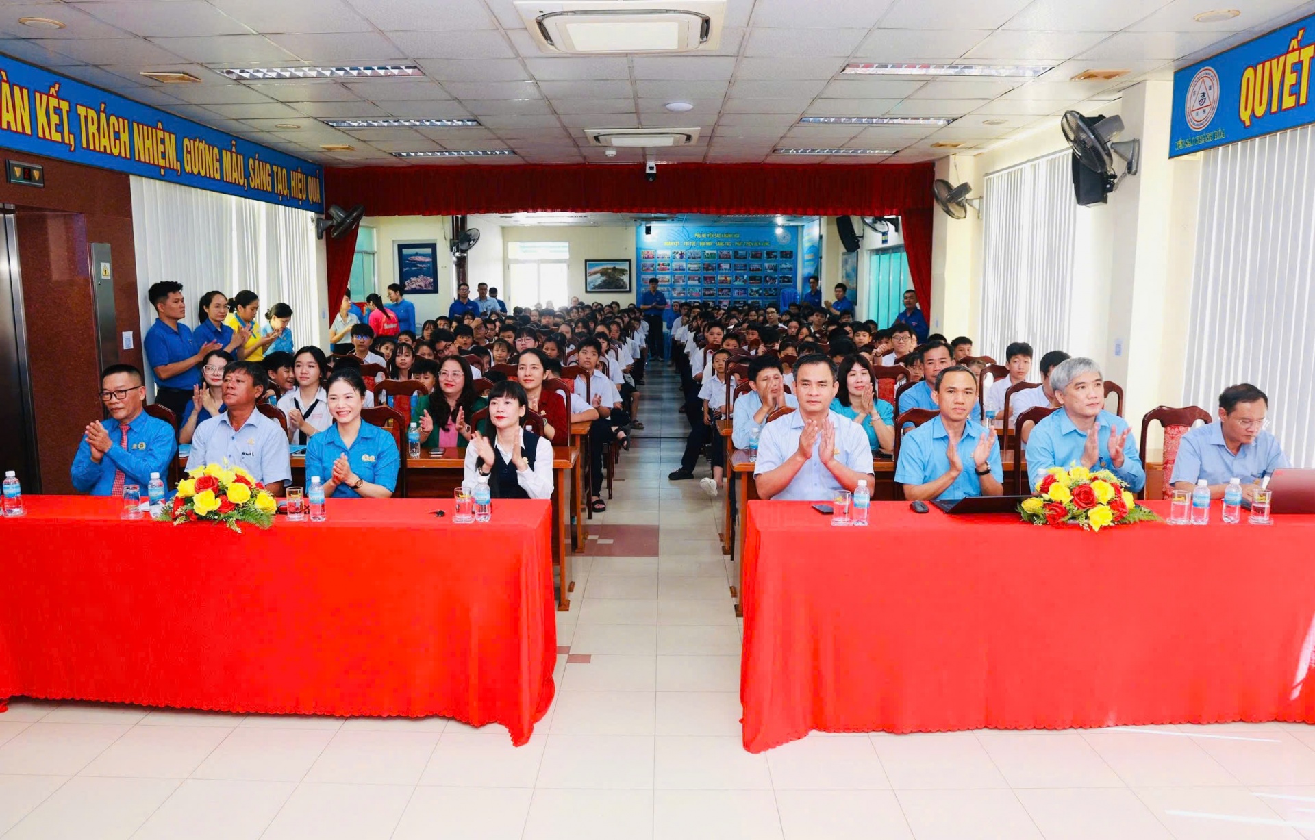 Yến sào Khánh Hoà dành gần 2,3 tỷ đồng tiếp sức học sinh trước thềm năm học mới