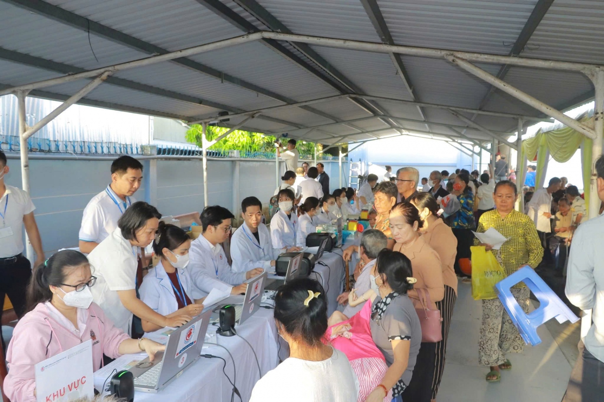 Cần Thơ: Khám sức khỏe miễn phí cho hơn 10.000 người dân xã Cờ Đỏ