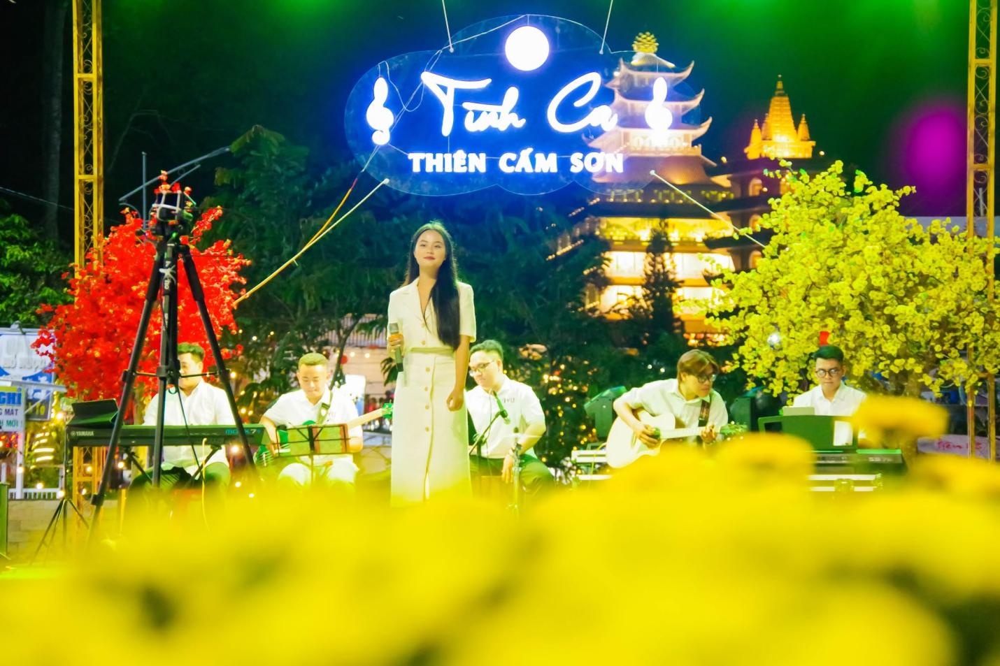 Bữa tiệc âm nhạc là thứ không thể thiếu. Ảnh minh họa: Dương Việt Anh Bữa tiệc âm nhạc là thứ không thể thiếu. Ảnh minh họa: Dương Việt Anh