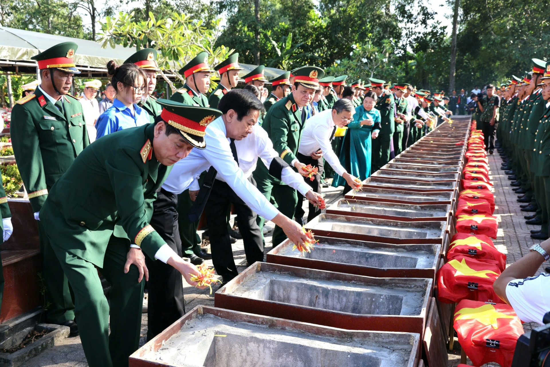 Lễ truy điệu, an táng 38 hài cốt liệt sĩ tại Cần Thơ