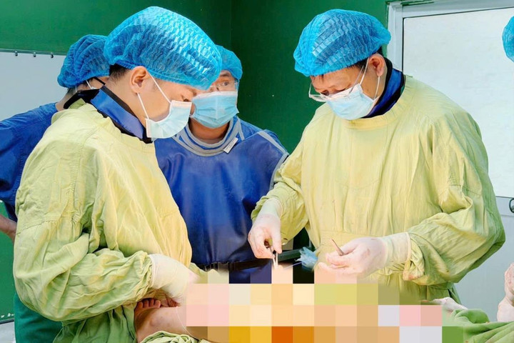 “Báo động đỏ” cứu bệnh nhân nguy kịch sau tai nạn giao thông tại Campuchia
