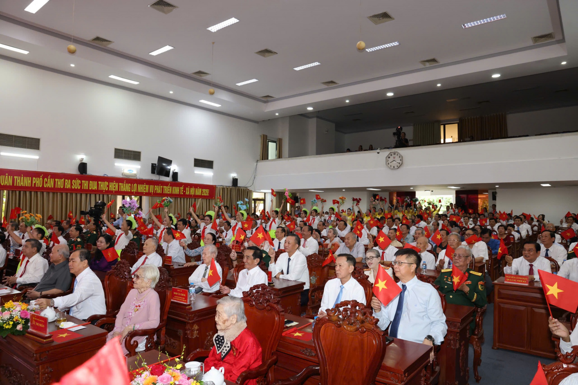 Chủ tịch Cần Thơ đề nghị các cấp, các ngành gần dân hơn, giải quyết công việc nhanh hơn, rõ trách nhiệm hơn
