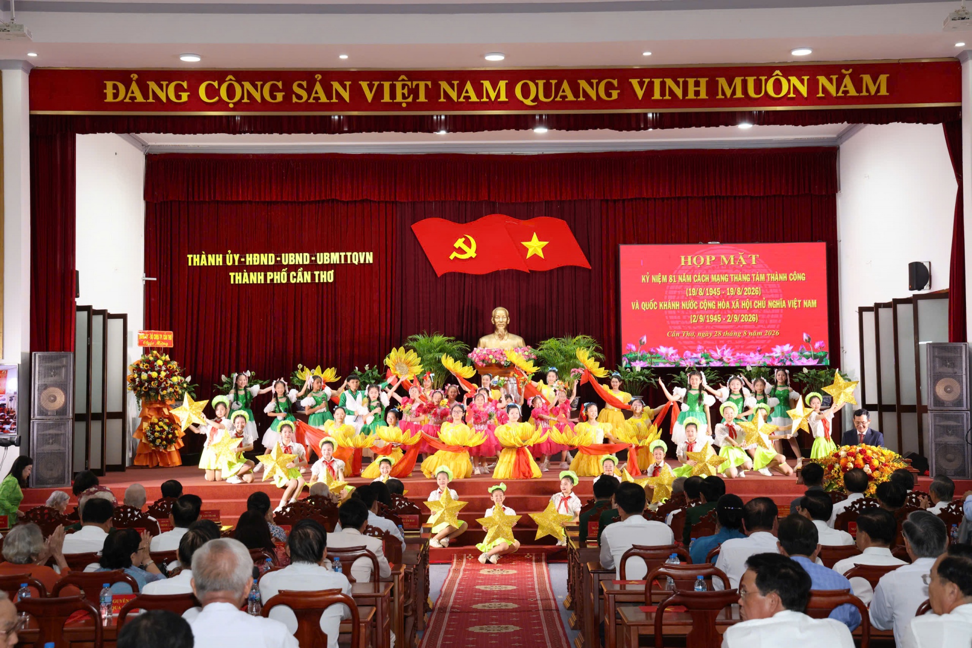 Chủ tịch Cần Thơ đề nghị các cấp, các ngành gần dân hơn, giải quyết công việc nhanh hơn, rõ trách nhiệm hơn