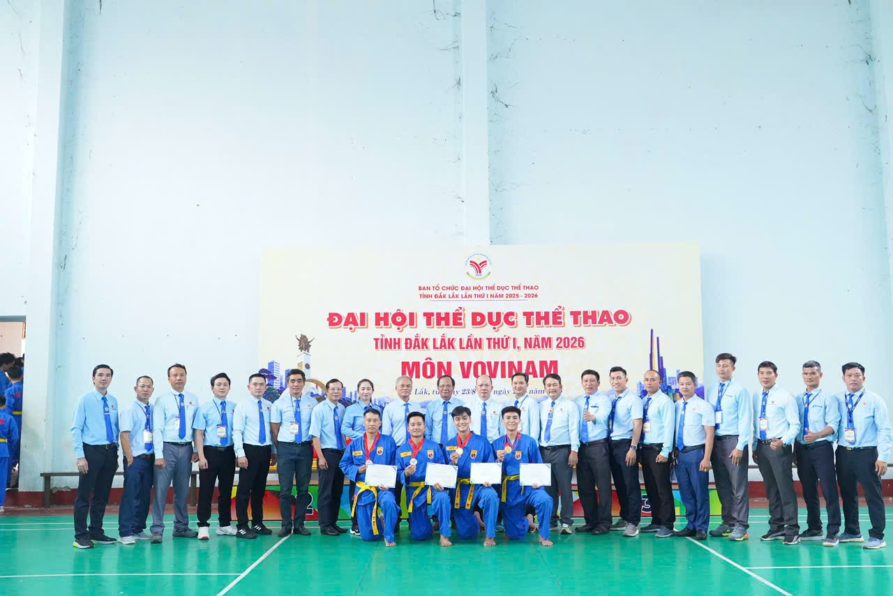 Các vận động viên bộ môn Vovinam đạt thành tích cao tại Đại hội Thể dục thể thao tỉnh Đắk Lắk lần thứ I năm 2026 vui mừng nhận huy chương và giấy chứng nhận. Các vận động viên bộ môn Vovinam đạt thành tích cao tại Đại hội Thể dục thể thao tỉnh Đắk Lắk lần thứ I năm 2026 vui mừng nhận huy chương và giấy chứng nhận.