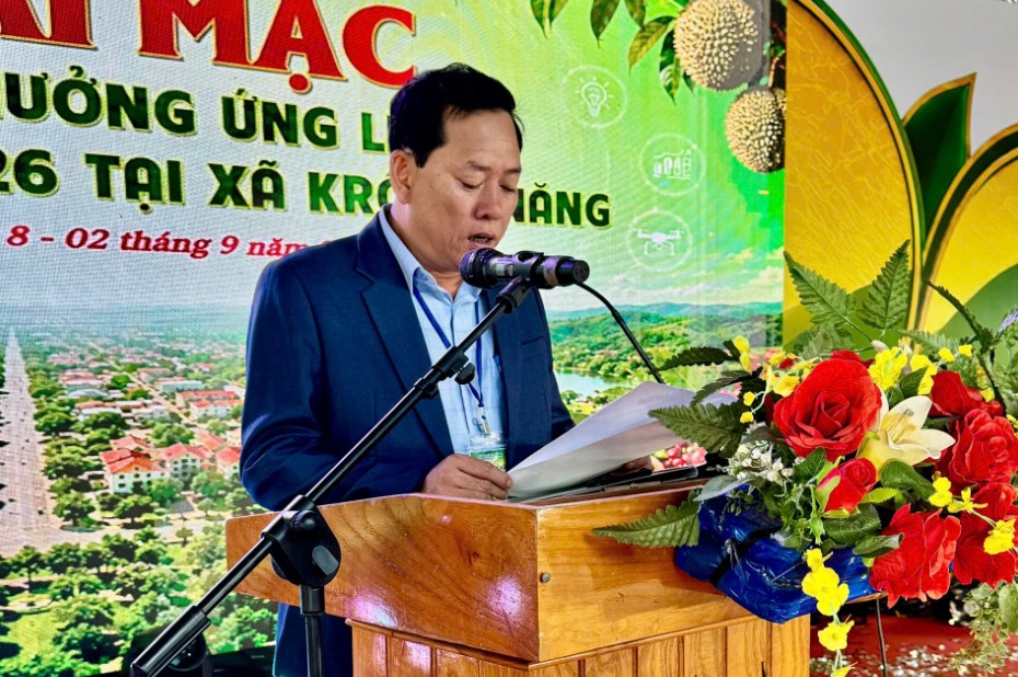Ông Lê Hồng Văn – Phó Bí thư Đảng ủy, Chủ tịch UBND xã Krông Năng phát biểu tại chương trình khai mạc Ông Lê Hồng Văn – Phó Bí thư Đảng ủy, Chủ tịch UBND xã Krông Năng phát biểu tại chương trình khai mạc