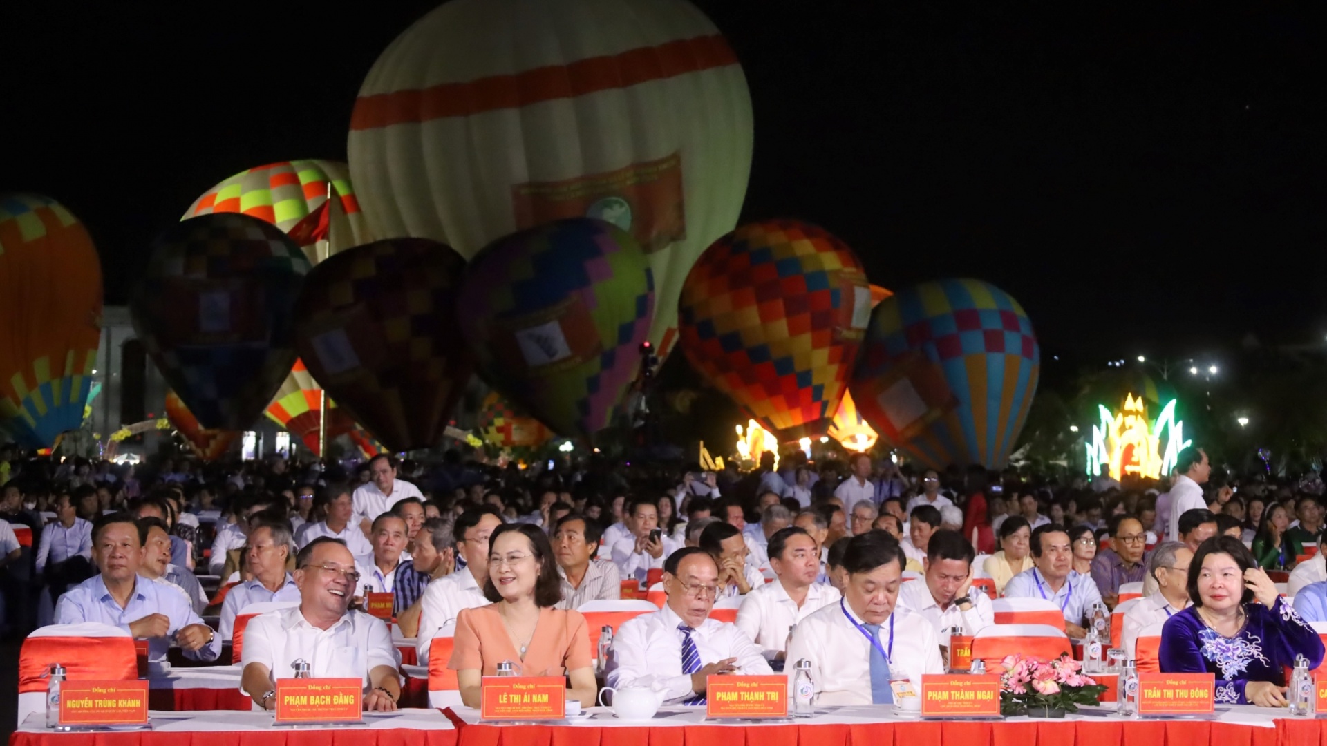 Cà Mau: Lễ thượng cờ, chào cờ hướng về Quốc khánh 2/9 tại Mũi Cà Mau với quốc kỳ hơn 2.000 m² Cà Mau: Lễ thượng cờ, chào cờ hướng về Quốc khánh 2/9 tại Mũi Cà Mau với quốc kỳ hơn 2.000 m²