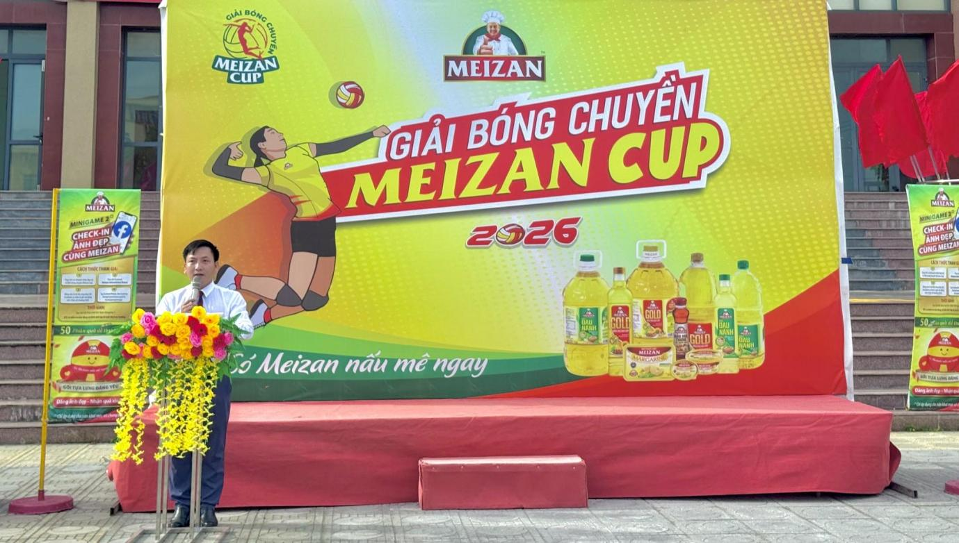 Đồng chí Trần Quốc Tuấn, Chủ tịch Ủy ban MTTQ Việt Nam xã Quảng Trạch phát biểu khai mạc Đồng chí Trần Quốc Tuấn, Chủ tịch Ủy ban MTTQ Việt Nam xã Quảng Trạch phát biểu khai mạc