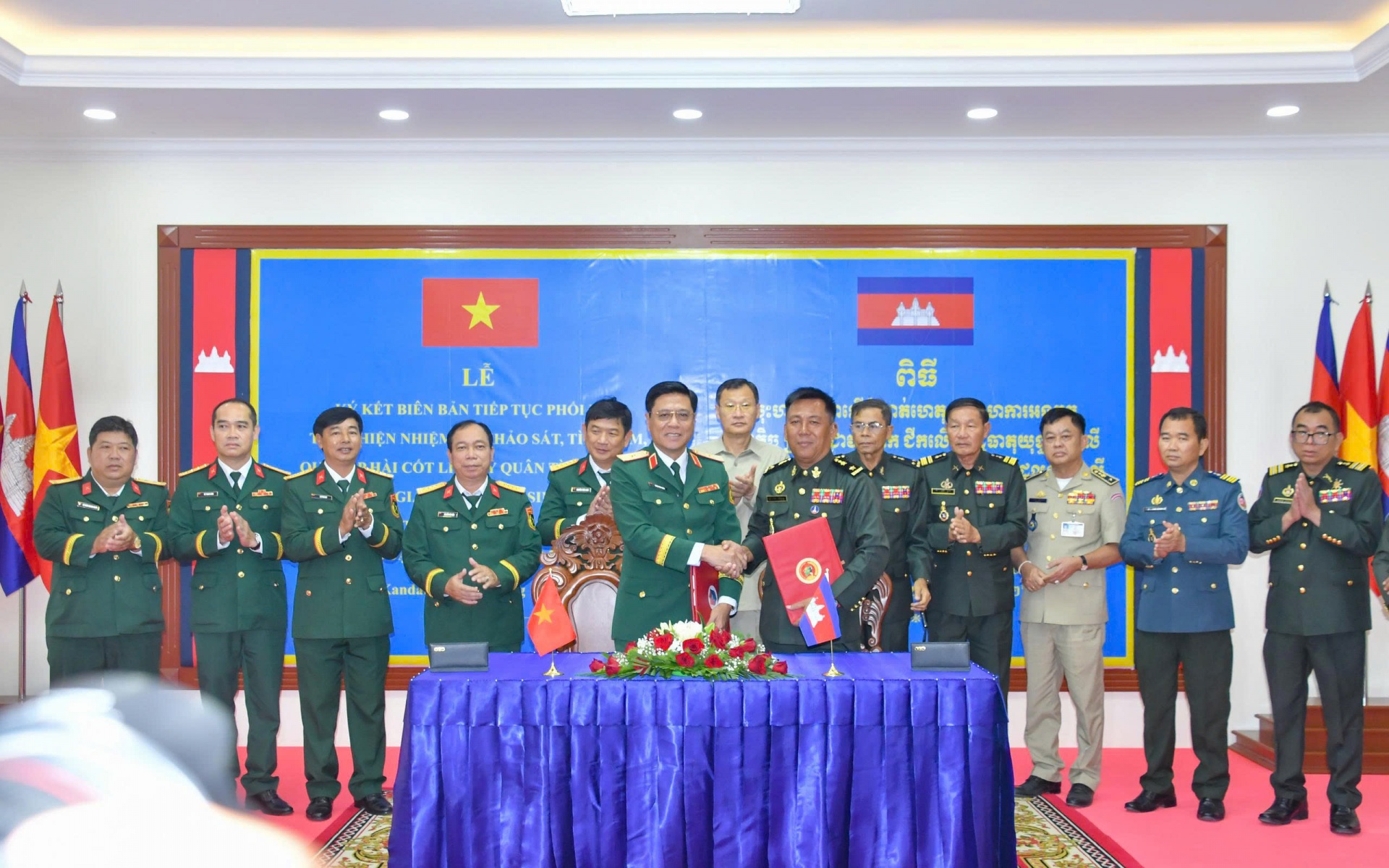 Quân khu 9 ký kết phối hợp tìm kiếm, quy tập hài cốt liệt sĩ, quân tình nguyện và chuyên gia Việt Nam tại Campuchia Quân khu 9 ký kết phối hợp tìm kiếm, quy tập hài cốt liệt sĩ, quân tình nguyện và chuyên gia Việt Nam tại Campuchia