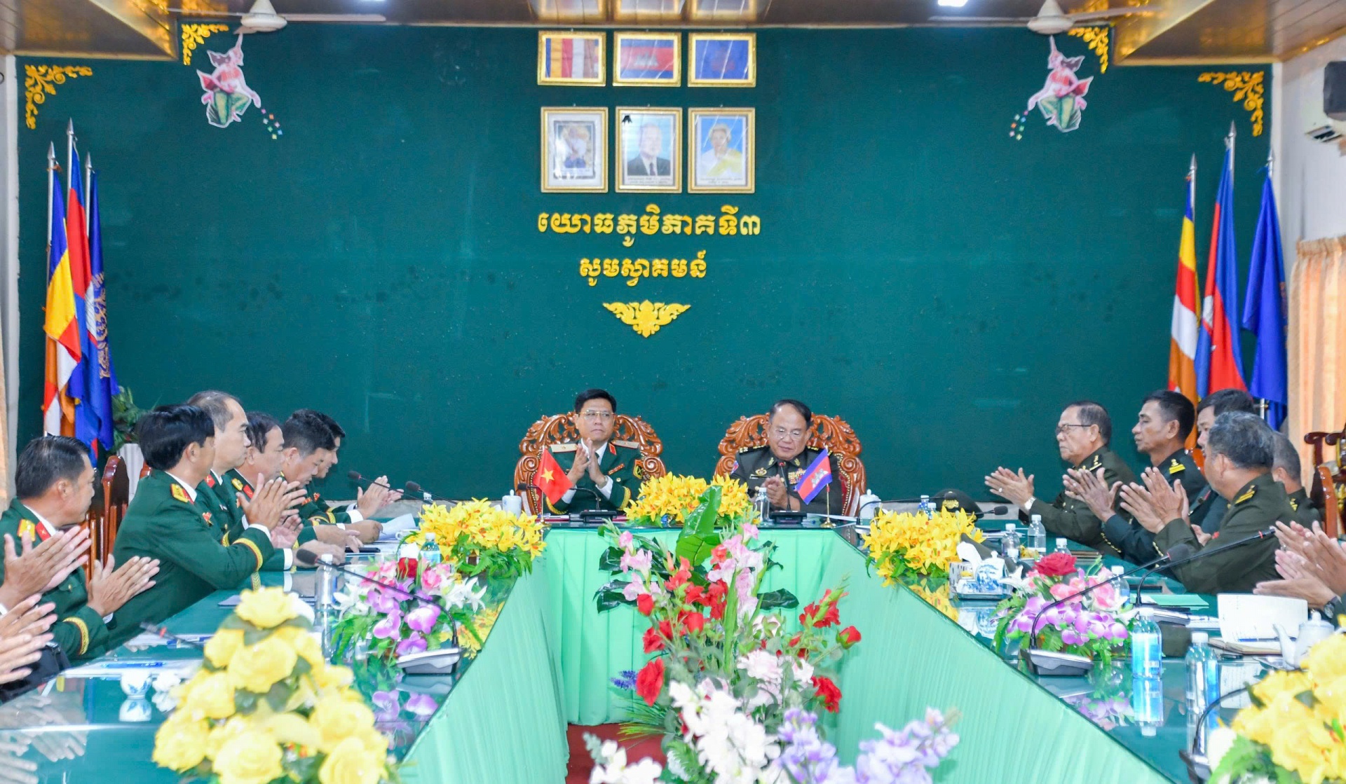 Quân khu 9 ký kết phối hợp tìm kiếm, quy tập hài cốt liệt sĩ, quân tình nguyện và chuyên gia Việt Nam tại Campuchia Quân khu 9 ký kết phối hợp tìm kiếm, quy tập hài cốt liệt sĩ, quân tình nguyện và chuyên gia Việt Nam tại Campuchia