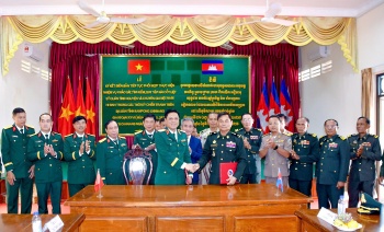 Quân khu 9 ký kết phối hợp tìm kiếm, quy tập hài cốt liệt sĩ, quân tình nguyện và chuyên gia Việt Nam tại Campuchia