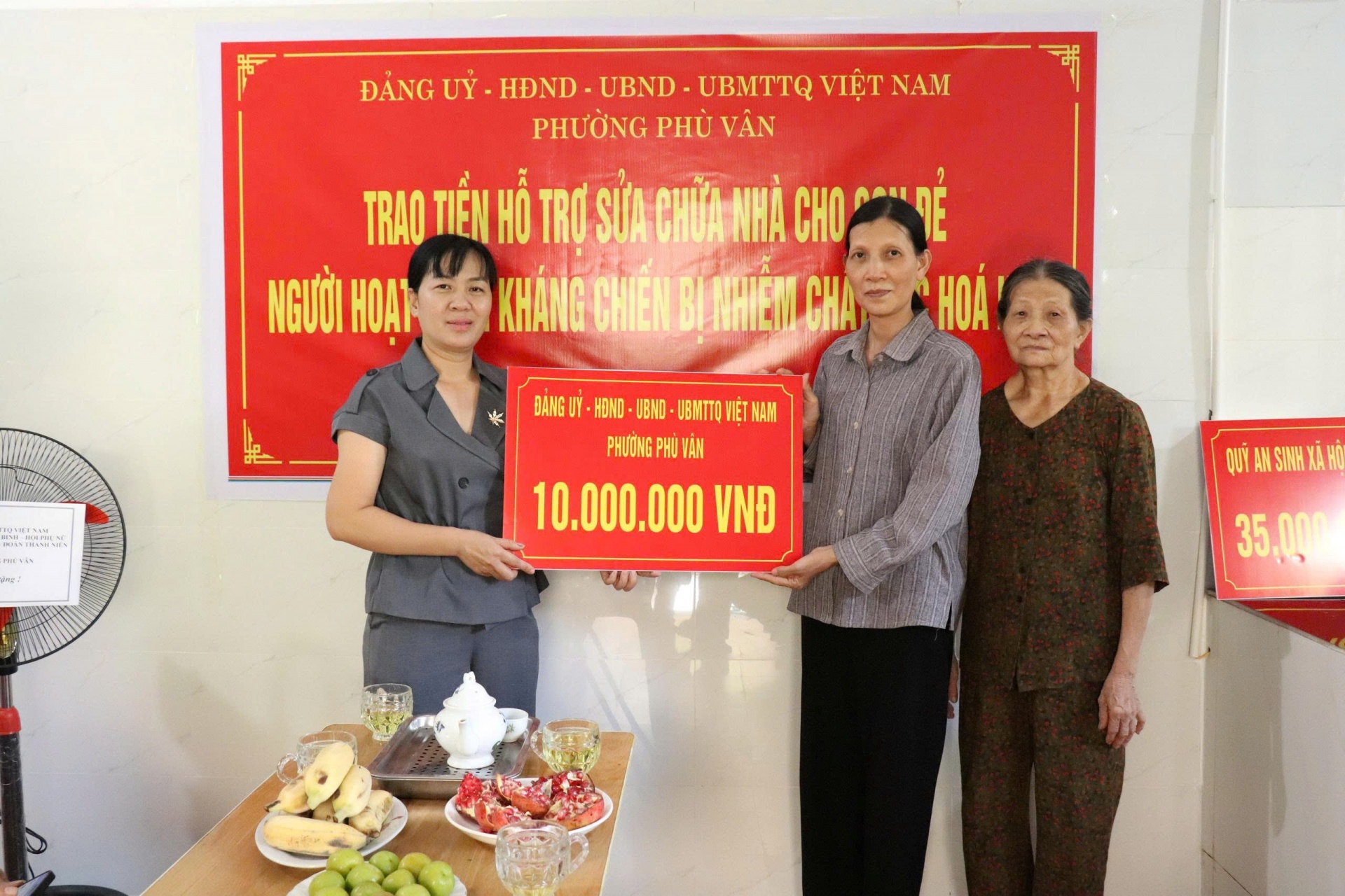 Ấm áp nghĩa tình: Trao kinh phí sửa nhà cho gia đình chính sách tại Phù Vân (Ninh Bình) Ấm áp nghĩa tình: Trao kinh phí sửa nhà cho gia đình chính sách tại Phù Vân (Ninh Bình)