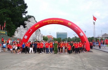Trên 4.500 người tham gia chương trình “Cùng Việt Nam tiến bước” tại Tuyên Quang