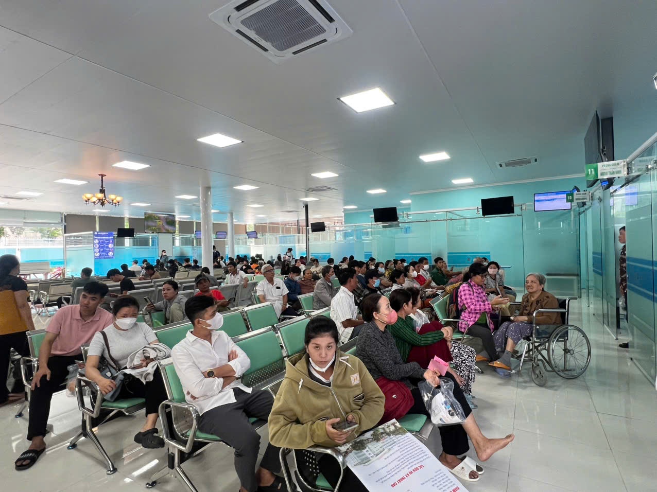 Hơn 1.000 ca bệnh được Bệnh viện Quân y 121 khám mỗi ngày dịp Lễ 2-9 Hơn 1.000 ca bệnh được Bệnh viện Quân y 121 khám mỗi ngày dịp Lễ 2-9