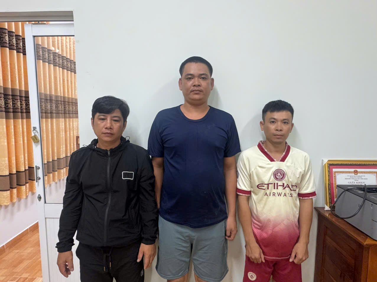 Kiên quyết đấu tranh, xử lý nạn săn bắt, mua bán động vật hoang dã, quý hiếm Kiên quyết đấu tranh, xử lý nạn săn bắt, mua bán động vật hoang dã, quý hiếm