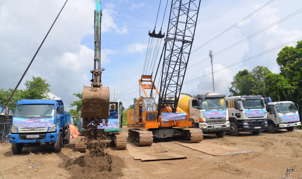 Khởi công dự án cầu, đường dẫn kết nối hai khu tái định cư tại Cần Thơ