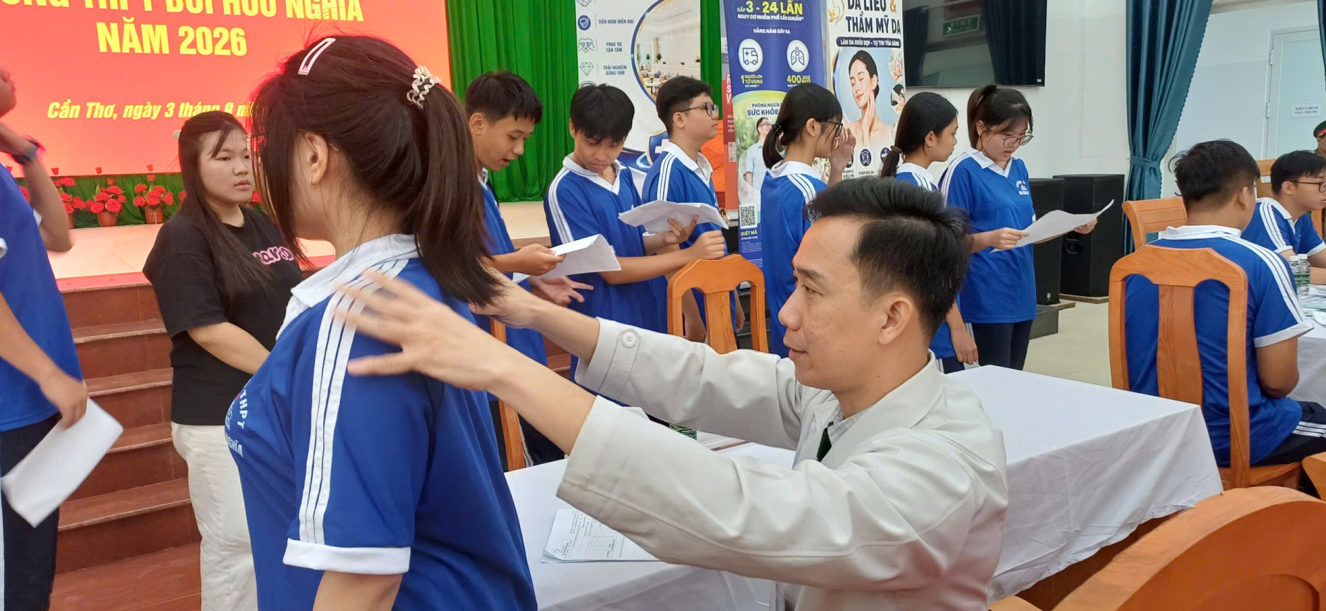 Bệnh viện Quân y 121 khám bệnh miễn phí cho hơn một nghìn học sinh Cần Thơ Bệnh viện Quân y 121 khám bệnh miễn phí cho hơn một nghìn học sinh Cần Thơ